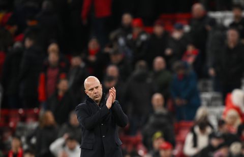 Seizoen Liverpool 'kwijnt weg': 'Ploeg van Arne Slot loopt naast zijn schoenen'