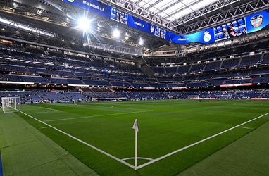 Paniekerig Real Madrid komt met keiharde waarschuwing voor negatieve fans: 'Boe roepen doe je maar buiten'
