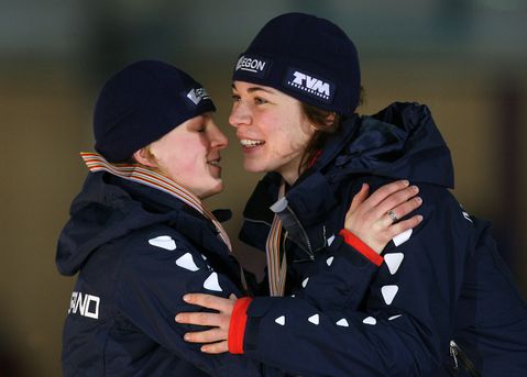 Ireen Wüst staat stil bij prachtig eindbedrag voor stichting van overleden schaatsvriendin