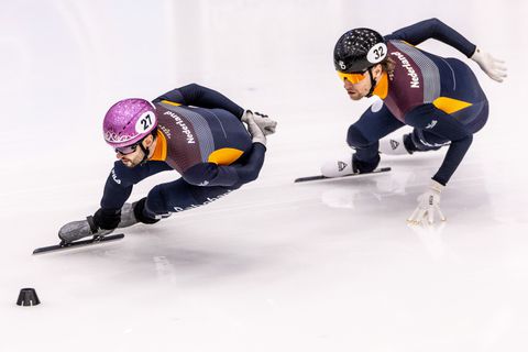 Brancard nodig bij EK shorttrack: chaotische 1500 meter levert 'slachtoffers' op, Jens van 't Wout pakt eerste goud