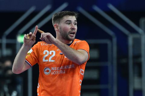 Oranje-sterspeler baalt van negatieve hoofdrol op EK handbal: 'Je voelt je machteloos'