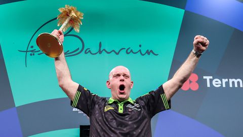 Topdarter Michael van Gerwen pakt megabedrag aan prijzengeld in Bahrein en doorbreekt magische grens
