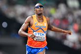 Liemarvin Bonevacia breekt record: snelste Nederlander ooit op 300 meter