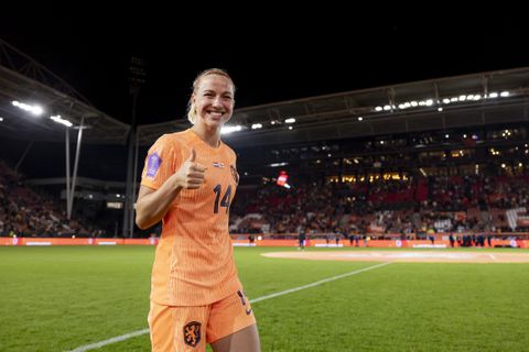 Jackie Groenen wil met Oranje Leeuwinnen naar Spelen in 'haar' Parijs: 'Als meisje droomde ik ervan'