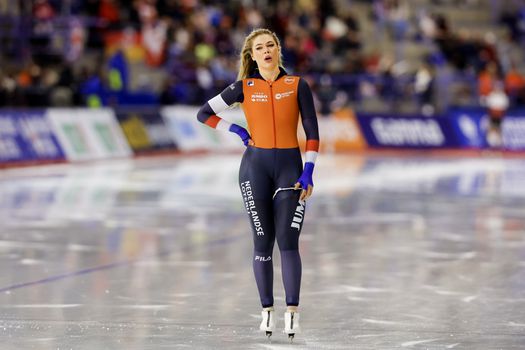 Emotionele Jutta Leerdam doorbreekt mediastilte na brons op WK afstanden: 'Extra frustrerend'