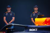 Max Verstappen en Sergio Pérez bij de presentatie van de RB20. © Getty Images