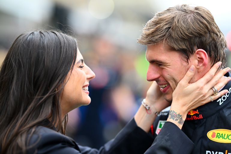 Dit is wanneer Max Verstappen en zijn vriendin Kelly Piquet samen hun eerste kindje verwachten