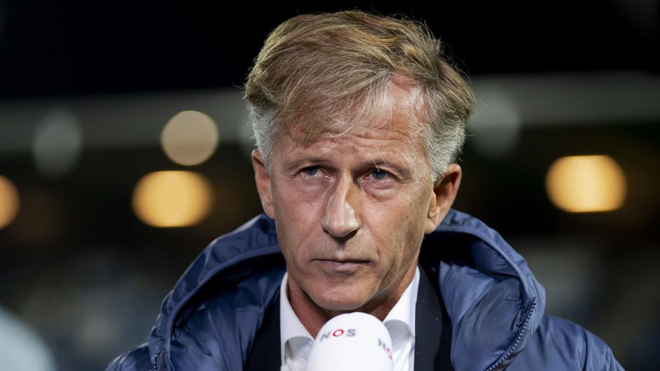 Andries Jonker wilde blijven bij Oranje Leeuwinnen en schrok van hard besluit KNVB