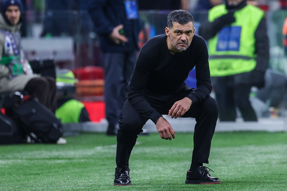 Opvallende aanwezige duikt op bij persconferentie AC Milan richting cruciale clash met Feyenoord