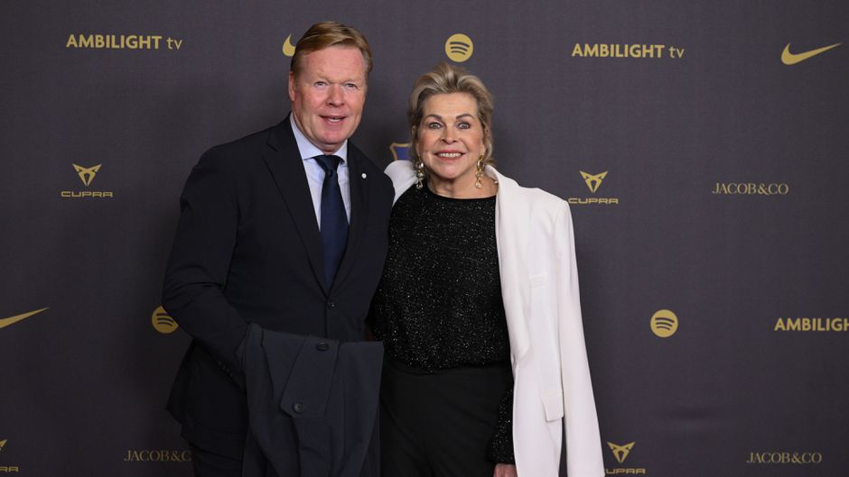 Koeman-vrouwen nemen het ervan tijdens speciale reis naar piepklein landje: 'Wat lijkt ze veel op jou'