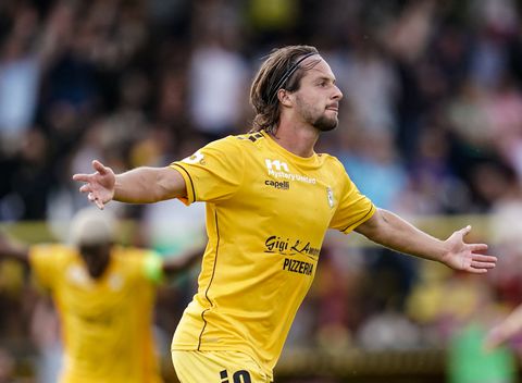 Nederlandse spits geëlektrocuteerd na doelpunt bij wedstrijd in Thailand: 'Onacceptabel'