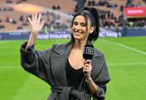 Oud-Ajacied matchwinner bij Juventus - Internazionale, maar pikante presentatrice eist hoofdrol met niet alledaagse outfit