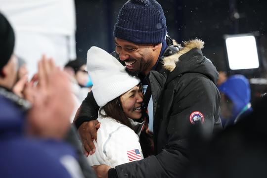 Zilveren olympiër verrast met peperduur cadeau door bekende vriend uit andere sport: 'Ik ben geobsedeerd'