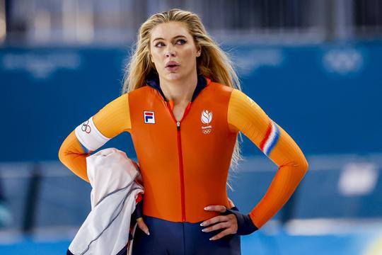 Jutta Leerdam laat feestelijk moment op Winterspelen schieten: topschaatsster vertrekt uit Milaan