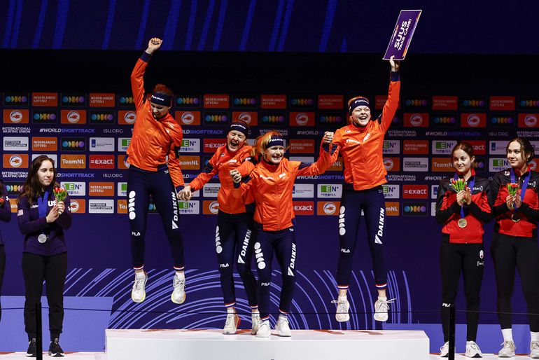 Tóch nog goud Nederland op WK shorttrack! Na drama met Suzanne Schulting tonen vrouwen ongekende veerkracht