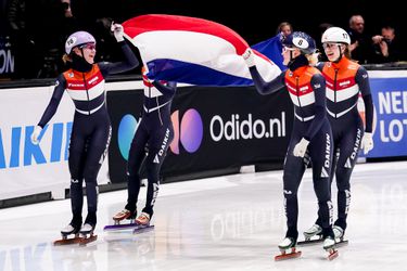Prijzengeld WK shorttrack | Dit schamele bedrag verdienden de Nederlandse shorttrackvrouwen met hun gouden medaille