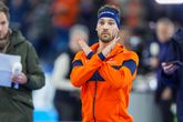 Topschaatser Kjeld Nuis krijgt in bijzijn van vriendin Joy Beune bijzondere boodschap