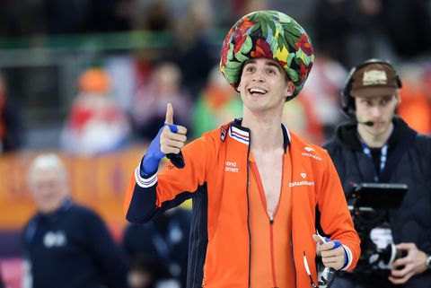 Topschaatsers staan met opvallende traditie op WK voor joker: ‘Hoe goor zou dat ding zijn?’