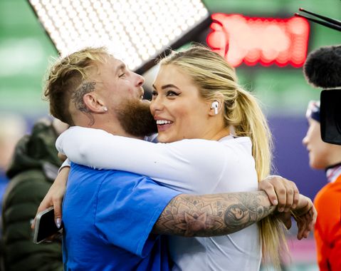 'Opvallend bezoek' Jake Paul zorgt voor veel verbazing: 'Dat is wel een gek gezicht'