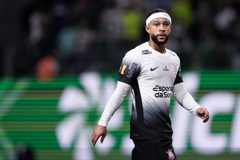 Memphis Depay deelt foto vanuit vliegtuig: race tegen de klok zondagavond al begonnen