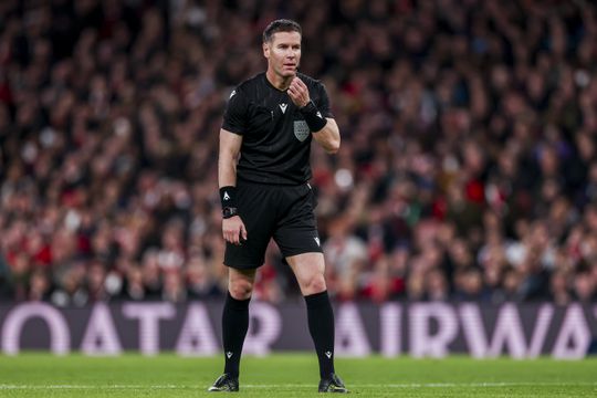 Scheidsrechter Danny Makkelie keurt omstreden goal Arsenal goed, Nederlandse VAR tikt hem op de vingers