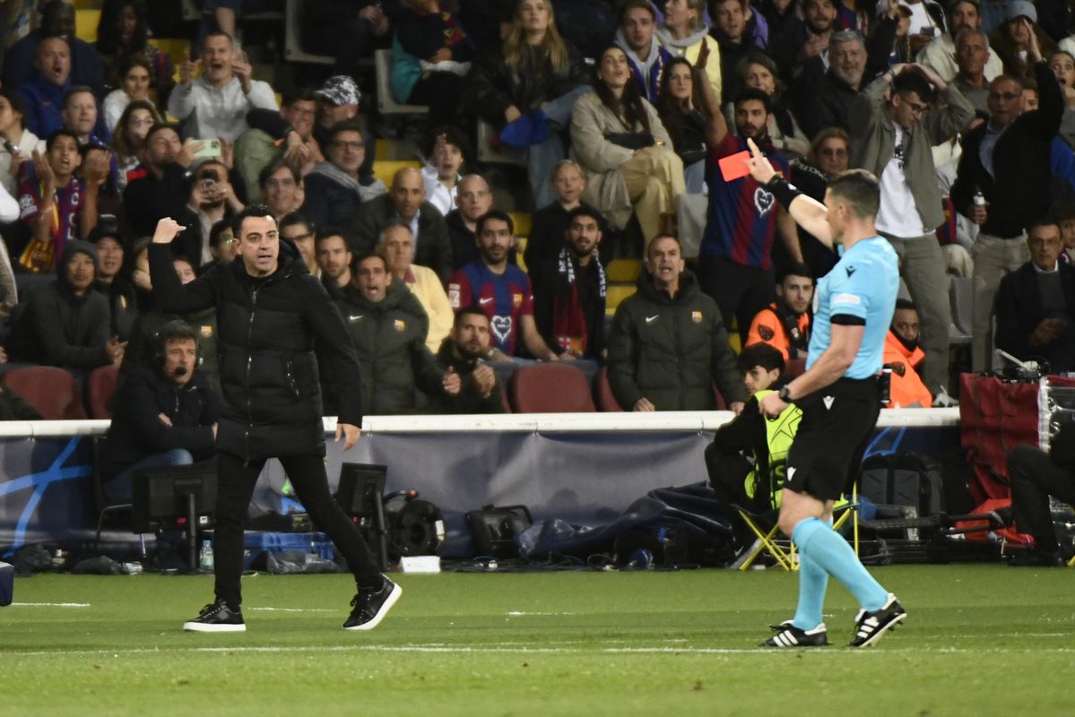 Xavi pislink na rode kaarten tijdens Barcelona - PSG: 'Het was een ramp'
