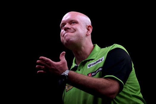 Teleurgestelde Michael van Gerwen na rampavond in Rotterdam: 'Stilzitten is geen optie'