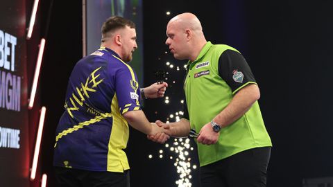 Michael van Gerwen noemt houding Luke Littler 'verbazingwekkend': 'Dat zou mij op die leeftijd nooit overkomen'