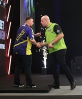 Michael van Gerwen vindt het 'verbazingwekkend' hoe Luke Littler zich gedraagt. ©PDC