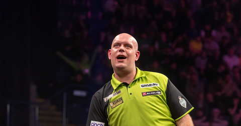 Worstelende Michael van Gerwen beleeft nachtmerrie bij Premier League Darts in Rotterdam