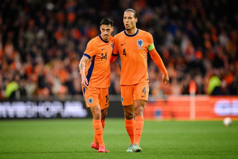 Virgil van Dijk en Tijjani Reijnders reizen terug in de tijd: sterspelers herenigd met iconen als Arjen Robben