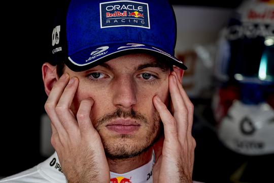 Max Verstappen ziet kort na aangekondigde vertrek van sterkhouder wederom verschuivingen binnen Red Bull