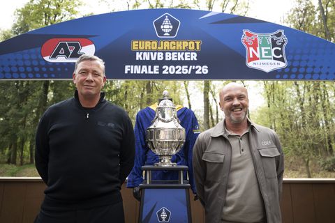 AZ-trainer Leeroy Echteld maakt zich klaar voor bijzonder gesprek na bekerfinale: 'Met de beker is het makkelijker'
