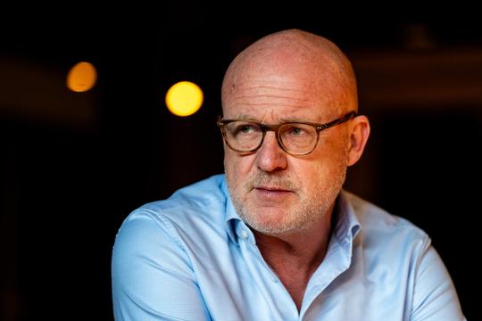 Openhartige NEC-directeur vecht tegen tranen: 'Als ik het erover heb, kan ik al bijna...'