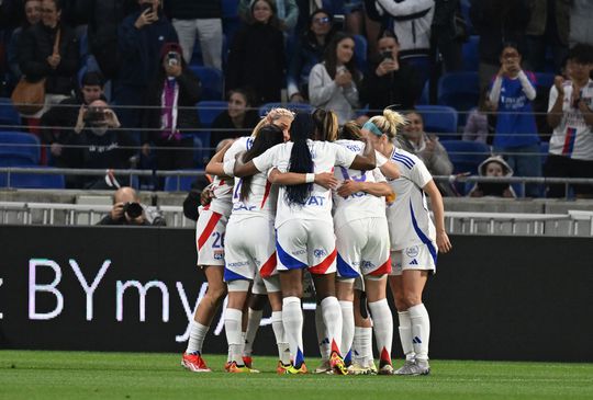 Leeuwinnen Daniëlle van de Donk en Damaris Egurrola pakken Franse titel ten koste van Jackie Groenen en Lieke Martens