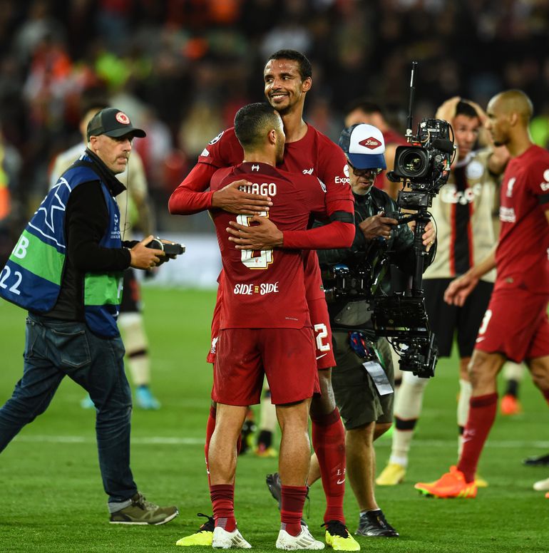 Spaanse spelmaker en partner Van Dijk vertrekken transfervrij bij Liverpool