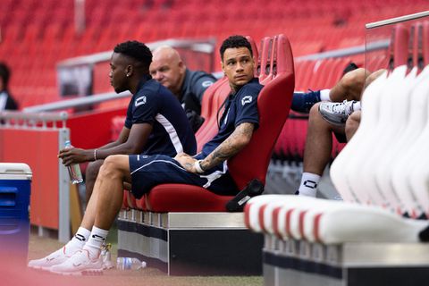 Oud-international 'ontmaskerd' vanwege woekerprijzen: 'Nog erger dan de holistische Wout Weghorstschool'