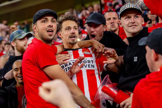 Gemeente Eindhoven hangt 'verkeerde banners' op van PSV, situatie vergeleken met desastreuse dag Ajax