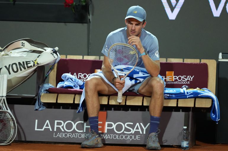 Toptennisser vergeet rekeningen te betalen en moet boeten: 'Ze pakken mijn schatje af'