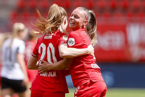 Vrouwen FC Twente schrijven geschiedenis met kampioenschap na knotsgekke eindfase vol stress