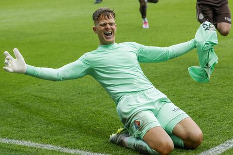 'Legend' Ronald Koeman Jr. mag hopen op standbeeld na heldenrol bij Telstar: 'Het kan ook je kop kosten'