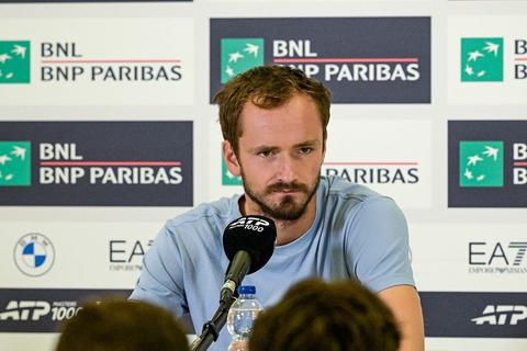Omstreden toptennisser (30) schaart zich achter 'leider' Jannik Sinner omtrent boycot Roland Garros