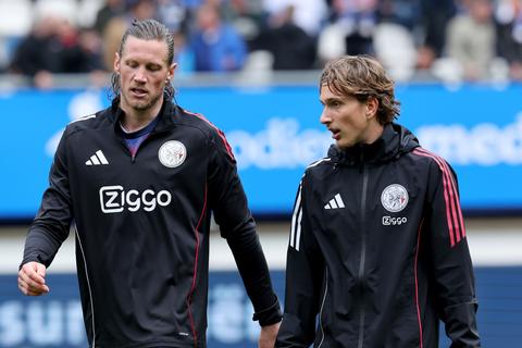 Buitenlandse media zien gevallen grootmacht Ajax worstelen: 'Bizar!'