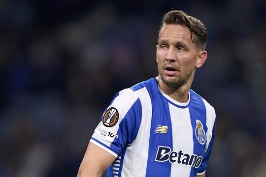 Luuk de Jong is oude club PSV niet vergeten en komt met mooie verwijzing bij kampioensfeest Porto