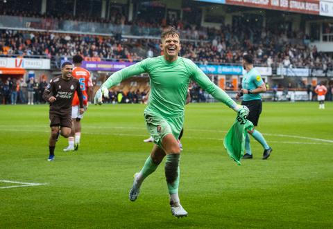 Verbazing over krankzinnige actie Ronald Koeman Jr. bij Telstar: 'Misschien wel beste trap van de Eredivisie'