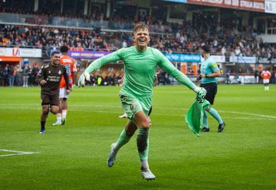 Verbazing over krankzinnige actie Ronald Koeman Jr. bij Telstar: 'Misschien wel beste trap van de Eredivisie'