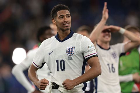 Engelse held Jude Bellingham 'werkt aan zelfvertrouwen' met rake kopbal tegen Servië