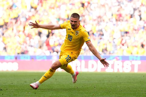 Ajax-flop helpt Roemenië aan verrassende zege op Oekraïne in kleurrijk EK-duel