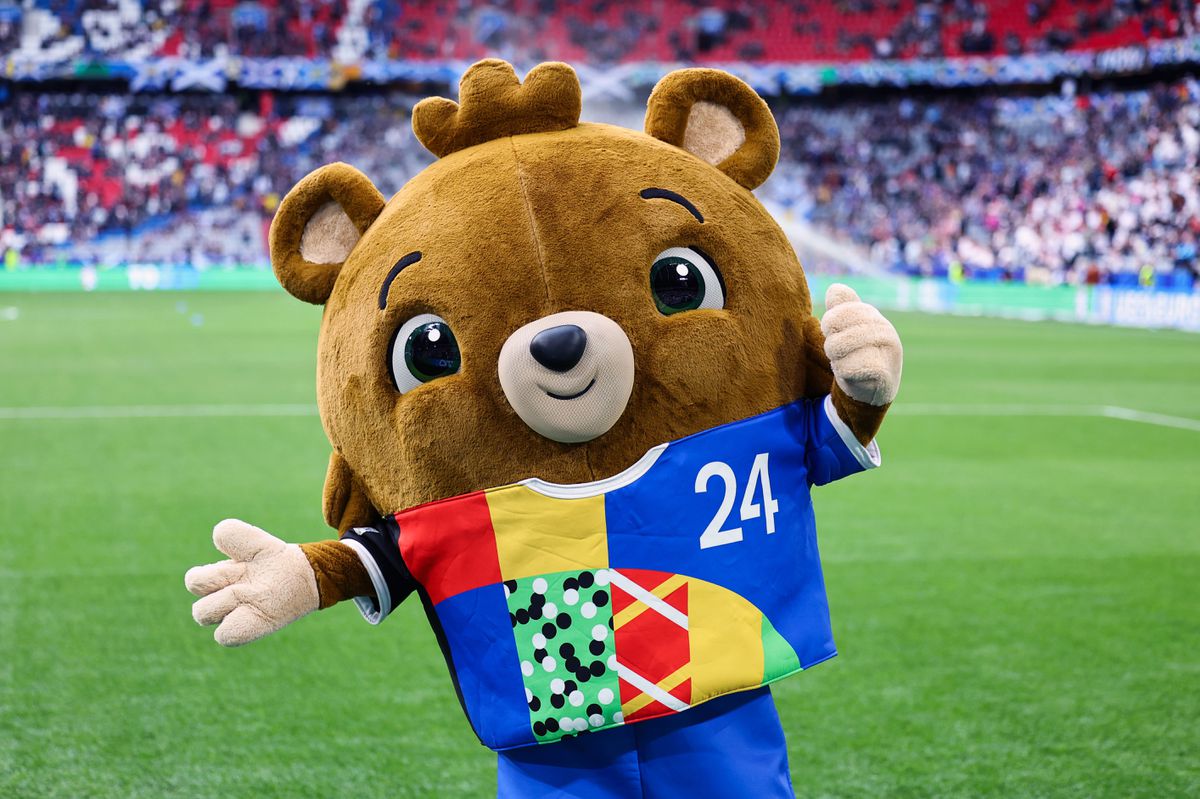 UEFA gigantisch voor paal gezet: lachende EK-mascotte blijkt indringer