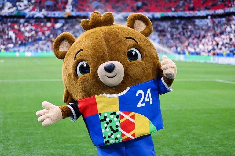 UEFA gigantisch voor paal gezet: lachende EK-mascotte blijkt indringer